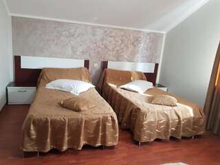 Отель Popasul Dintre Vii Motel Restaurant Popeşti Двухместный номер с 1 кроватью или 2 отдельными кроватями и балконом-2